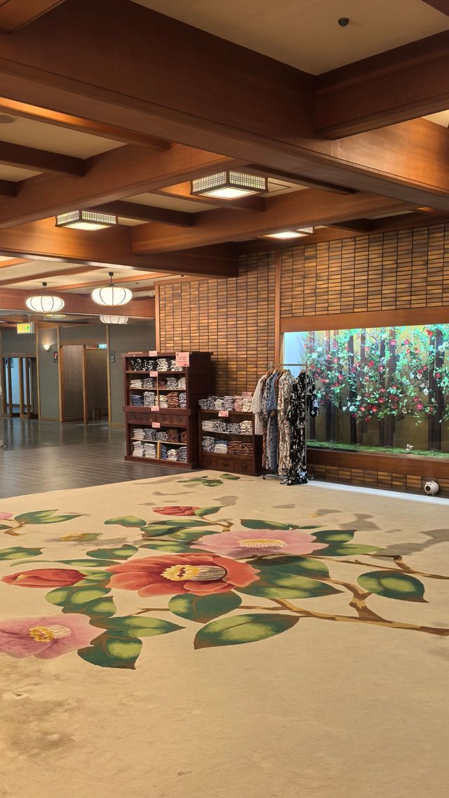 溪水、山谷間露天溫泉-加賀溫泉 花つばき。