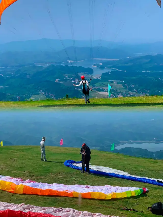 You have to try paragliding in Anji at least once. Experience a different kind of journey. 