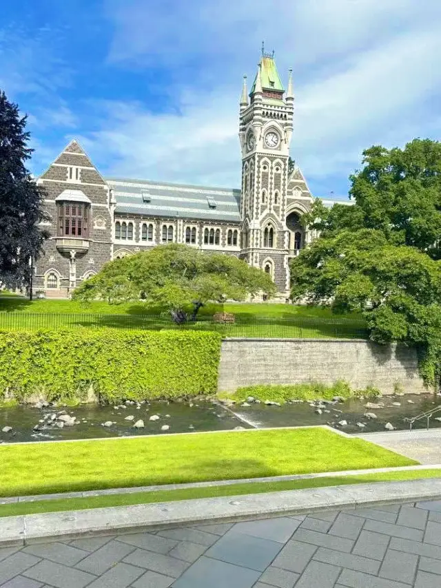 Must-Visit Attractions in New Zealand: Railway Station, St. Paul's Cathedral, and the University of Otago