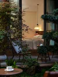 為了這家侘寂風酒店，我們倆趁著週末專程去了趟麗江