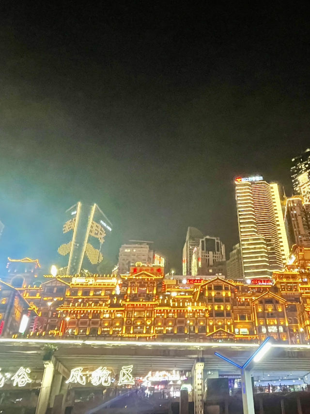 Chongqing’s Evening Charm 🤩