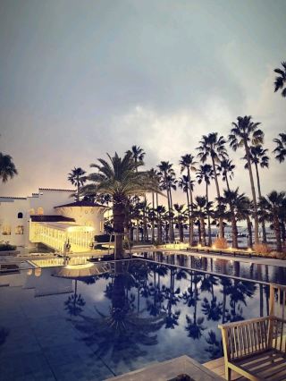 Must-Visit Near Tokyo! Zushi Marina's Infinity Pool Creates Stunning Backdrop Photos Instantly