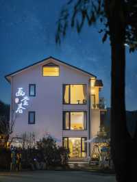只喺畫入面嘅夏天｜仲夏夜，跳入泳池嘅星光裡