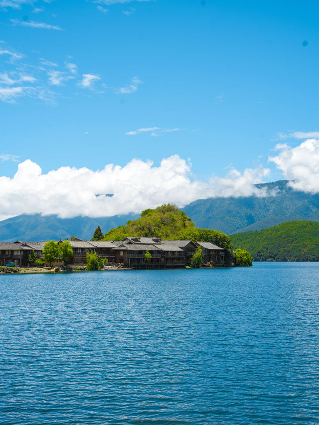 安下度假酒店，住進瀘沽湖絕美油畫中