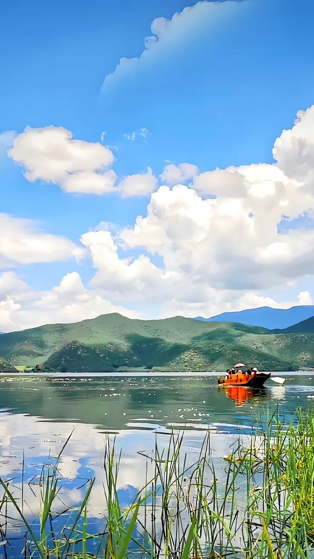 瀘沽湖：墜入凡間的藍色詩行
