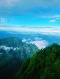 四川峨眉山·金頂｜雲海佛光，一眼入魂