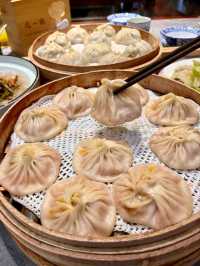 Show foreigners around Shanghai