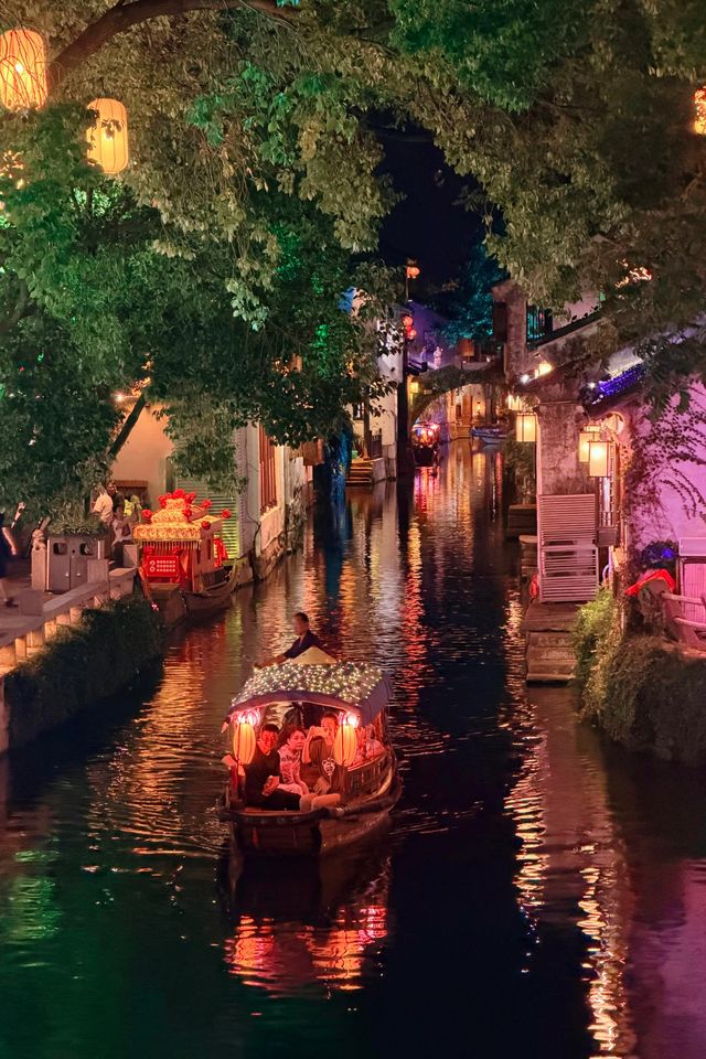夜泊周莊 | 千盞紅燈入夢來，枕水而眠超治癒