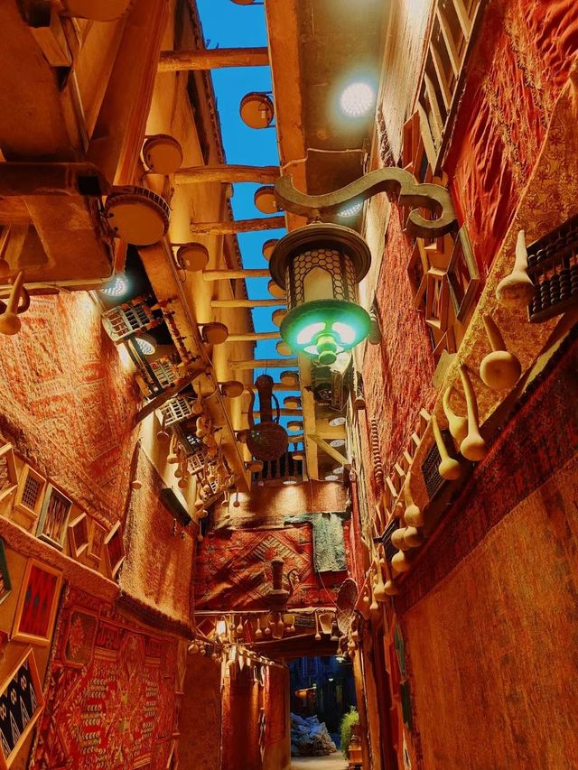 喀什:西域心跳的千年回響! 絲綢之路上最鮮活的活化石——喀什,這座擁有2100多年歷史的古城, 喀什:西域心跳的千年回響! 絲綢之路上最鮮活的活化石——喀什,這座擁有2100多年歷史的古城,