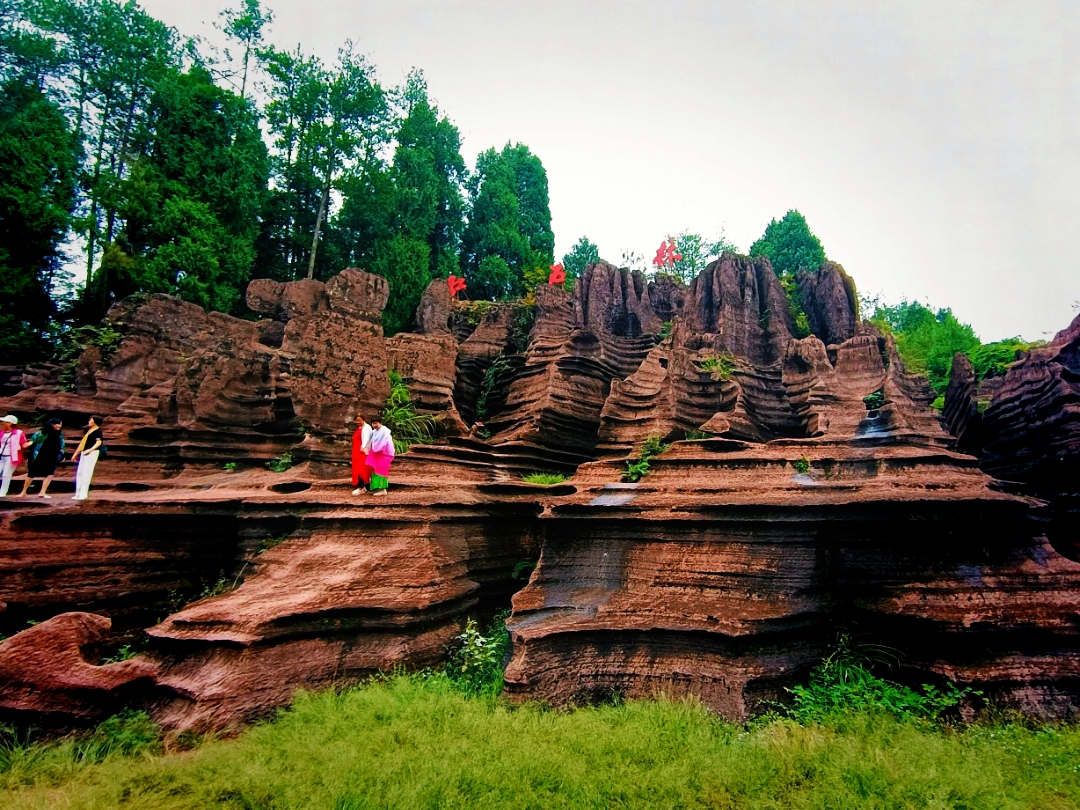 ป่าหินแดงแห่งหูหนาน: พิกัดลับฟีลดาวอังคารสุดจึ้ง ที่สายเที่ยวต้องจดลง Bucketlist! 🌋