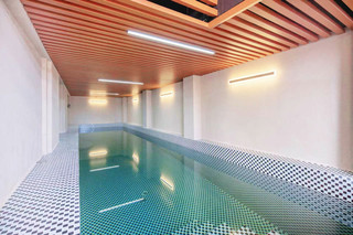Ruolanting 6-Bedroom 8-Bed Pool Party Villa