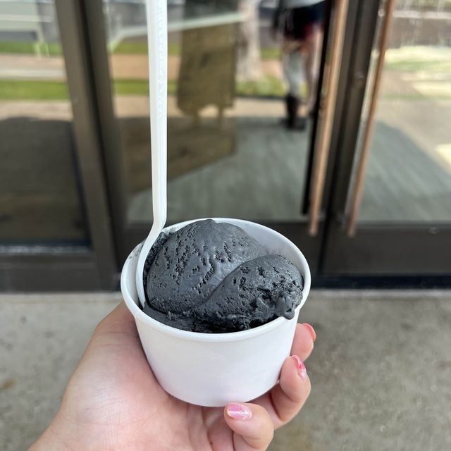 【ハワイ・オアフ島】黒い美味しいアイスクリーム