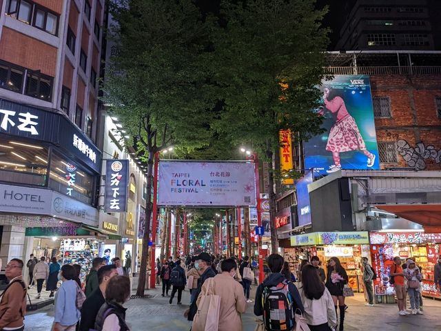 超熱鬧人氣夜市😍超多元化食物，仲有好多野玩