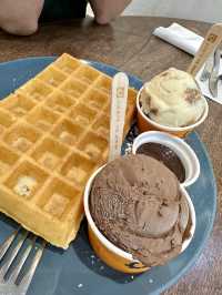 Ice cream with Mochi Waffles!! 🍨🧇