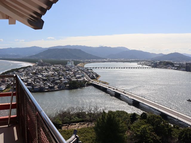 【佐賀】鶴が羽を広げたような景色が見える！唐津城をご紹介