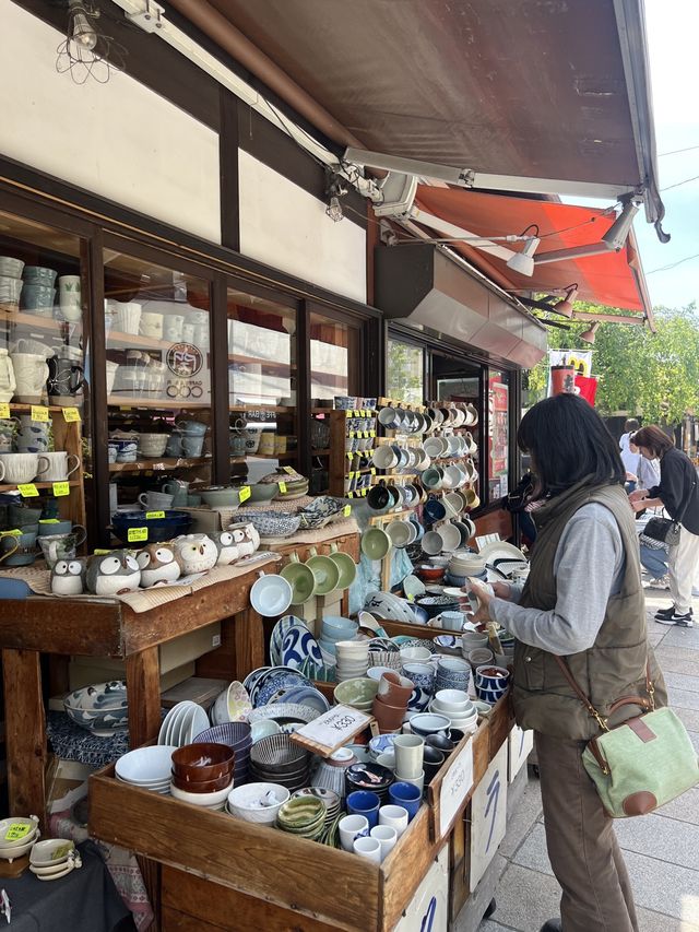 เดินเที่ยวถนนคนเดินกบ ในมัตสึโมโต 🐸✨