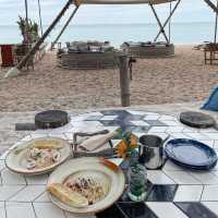 CAVE BEACH CLUB - คาเฟ่สุดชิลริมทะเลพัทยา