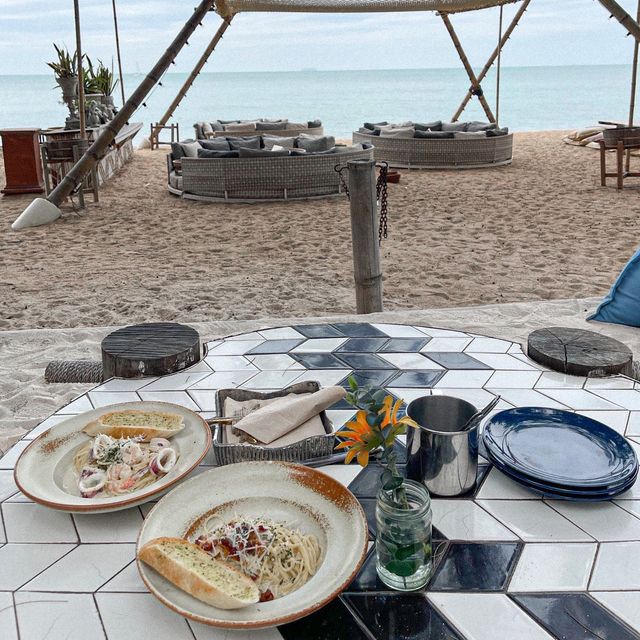 CAVE BEACH CLUB - คาเฟ่สุดชิลริมทะเลพัทยา