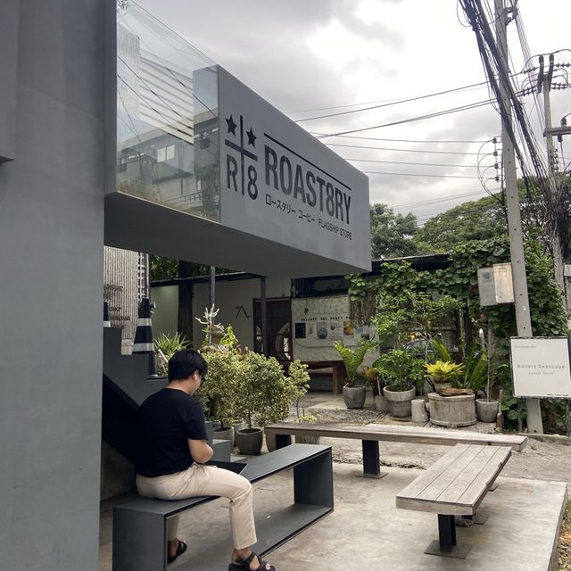 묵직한 ☕️  Roast8ry Coffee Flagship Store 