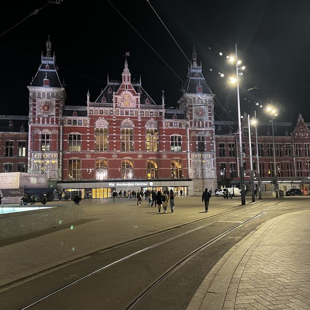 Amsterdam Central สถานีรถไฟใจกลางเนเธอแลนด์