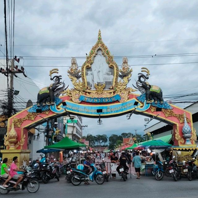 ตลาดโต้รุ่ง ถนนคนเดิน นครนายก