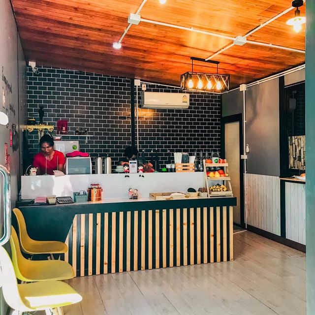 ร้านกาแฟชิคๆ บรรยากาศร่มรื่นในตัวเมืองภูเก็ต