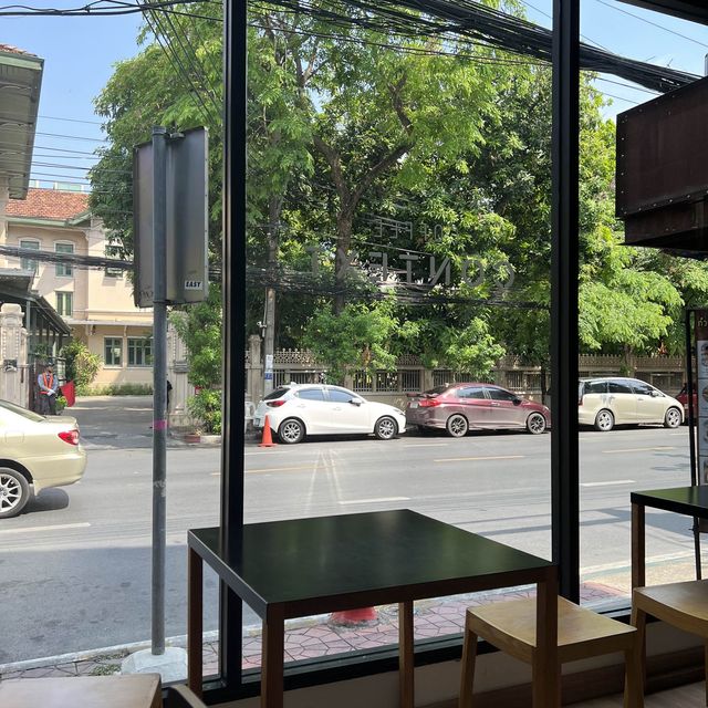 코지하고 모던한 방콕의 감성카페, Coffee Context