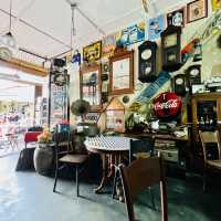 Quaint-themed cafe with good foods
