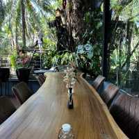 Made in BLUE cafe & bistro คาเฟ่สไตล์ธรรมชาติ