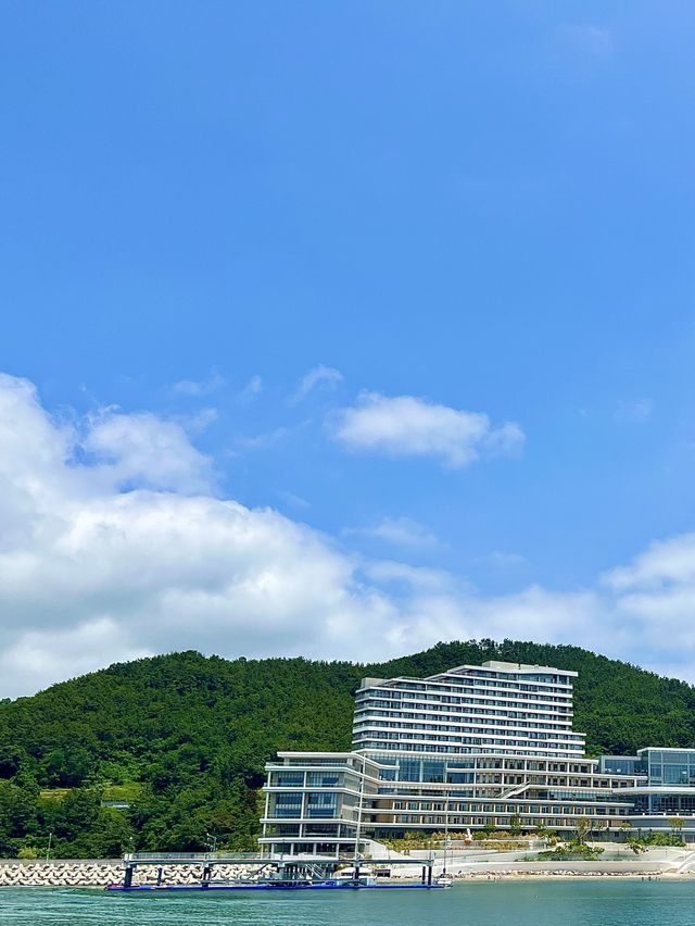 오션뷰가 너무 좋어 직접 바다 가운데로 들어가보는 경험은 어떠신가요 :) ?