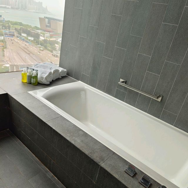 擁有高空泳池美景的香港W酒店