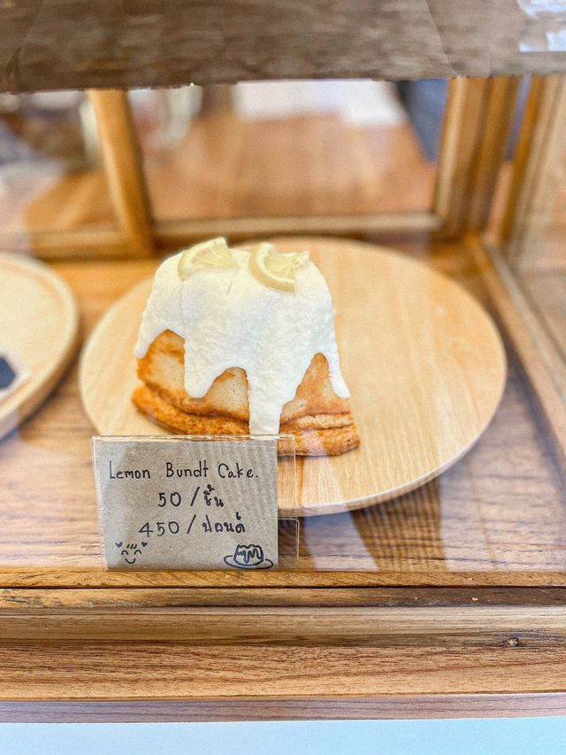 Malee Bakery & Ice Cream นั่งชิลล์กินไอติมหน้าฝน