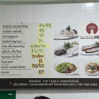 ข้าวมันไก่นายธง ร้านดังและอร่อยแถวสาธุประดิษฐ์
