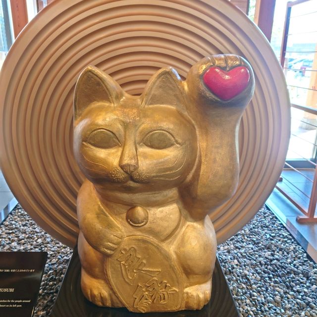 巨大招き猫「おたふく」