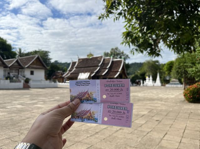 วัดเชียงทอง หลวงพระบาง วัดอยู่ติดริมแม่น้ำโขง