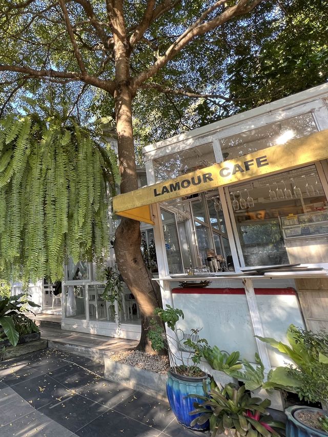 คาเฟ่บ้านเหลืองสไตล์ยุโรป มาเชียงใหม่ต้องแวะ