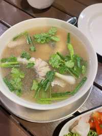 ครัวร่มไม้ชายน้ำ