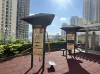 以花崗岩為主題嘅九龍灣彩禧路公園