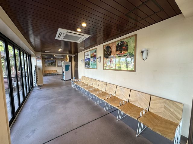 山梨・勝沼。駅で勝沼のワイン試飲可能。ワイナリー巡りの起点『勝沼ぶどう郷駅』