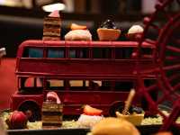 นั่งจิบ Afternoon tea ในโรงแรมหรู