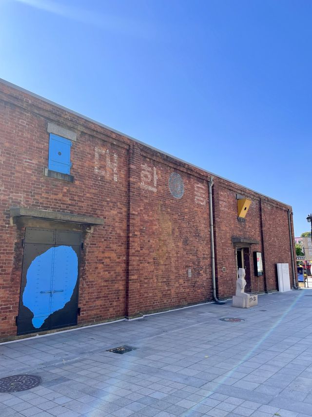 과거의 공간에서 현대의 예술과 창의성이 만나는 인천 아트 플랫폼 과거의 공간에서 현대의 예술과 창의성이 만나는 인천 아트 플랫폼