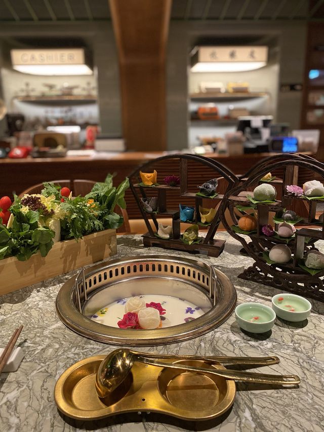 滿足生日月～華麗古典美美火鍋店 