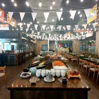 บุฟเฟต์มื้อกลางวันบรรยากาศคริสต์มาส