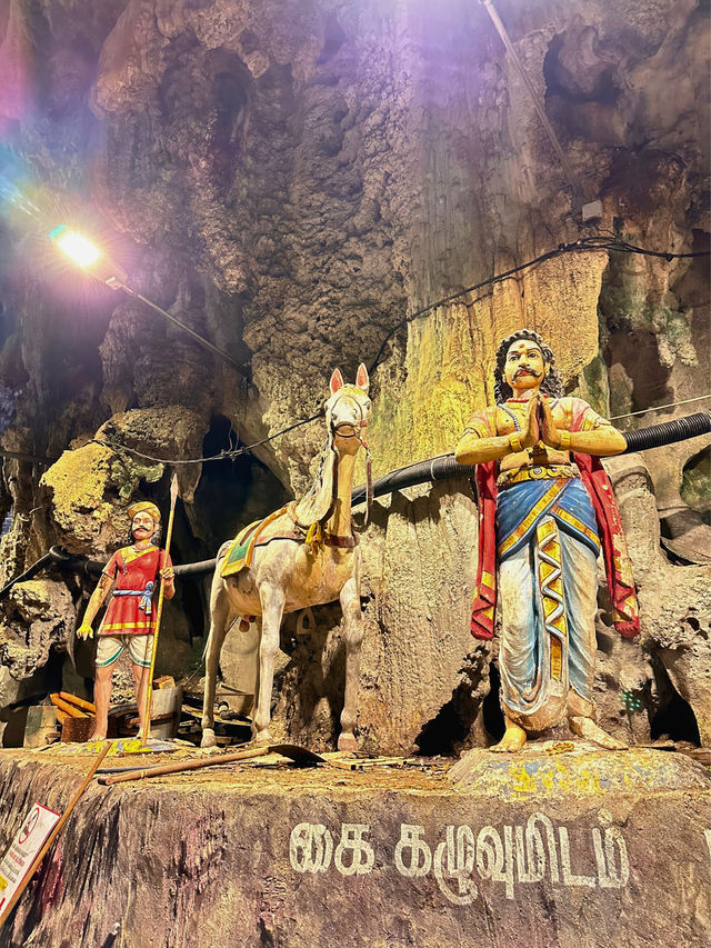 ถ้ำศักดิ์สิทธิ์ของชาวฮินดู BATU CAVES