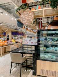 แวะนั่งกินอาหารใน Gourmet Market แบบทำให้กินสดๆ 