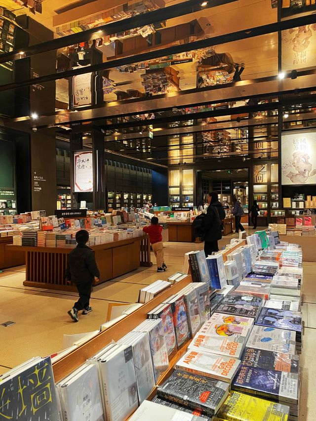 A creative bookstore in China📖📚