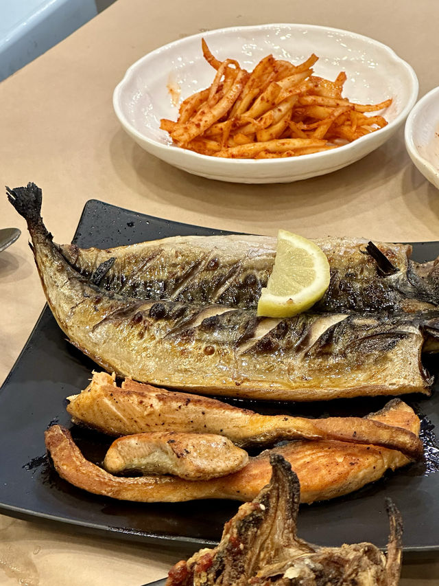 성남 서판교 화덕 생선구이 한식 맛집 투어 💛 레스토랑 앞 작은 정원에서도 힐링하실 수 있어요! 