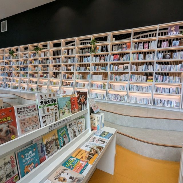 時尚文青風，台南圖書館內的人文沙龍咖啡：UBUNTU書店