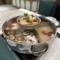 特色四格滋味鍋．足料火鍋湯底