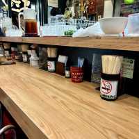 【大阪・難波】真っ黒なのにアッサリしている大阪ブラック「麺屋 丈六 なんば店」